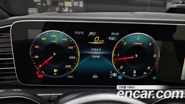 Mercedes-Benz GLE-Class 2021 — Фото 8/20