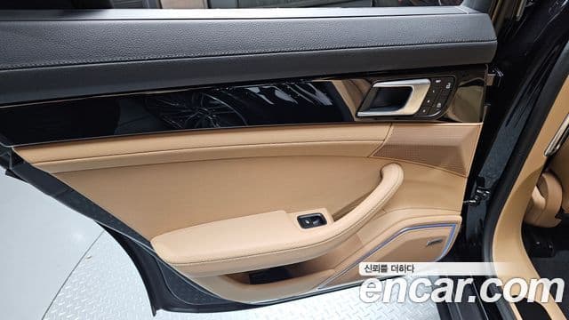 Porsche Panamera 2023 — Photo 17/34