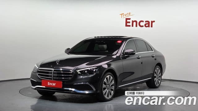 Mercedes-Benz E-Class 2022 — Photo 4/35