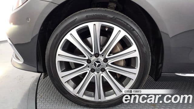 Mercedes-Benz E-Class 2022 — Photo 19/35