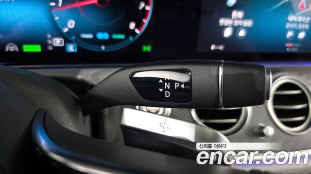 Mercedes-Benz E-Class 2022 — Photo 23/35