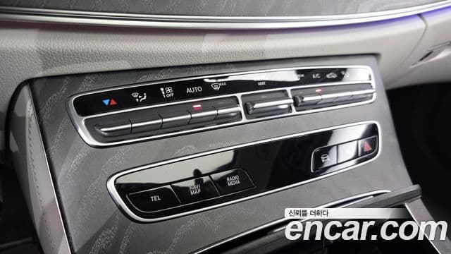 Mercedes-Benz E-Class 2022 — Photo 5/35