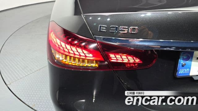Mercedes-Benz E-Class 2022 — Photo 7/35