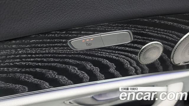 Mercedes-Benz E-Class 2022 — Photo 9/35