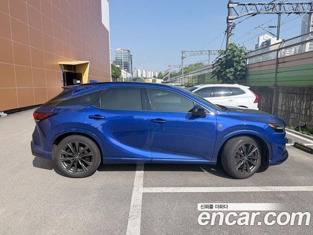 Lexus RX500h 2023 — ფოტო 2/20