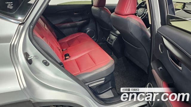 Lexus NX300h 2018 — Photo 22/31