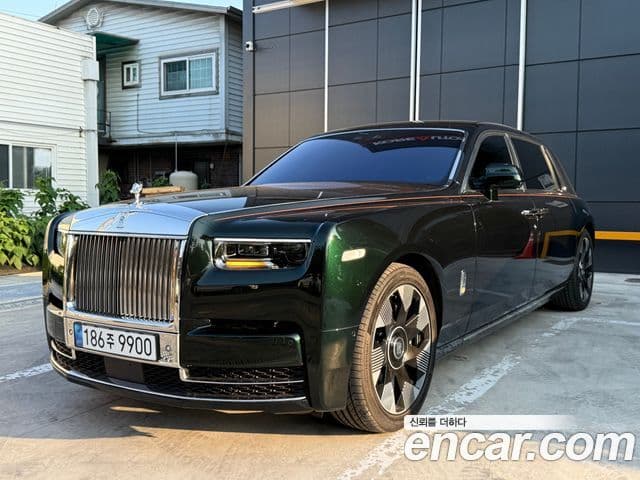 Rolls-Royce Phantom 2023 — Фото 10/20