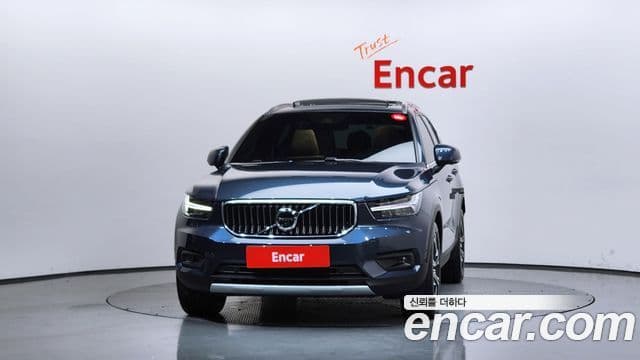 Volvo XC40 2021 — ფოტო 3/20