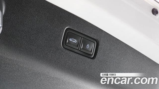 Genesis GV70 2025 — Photo 30/33