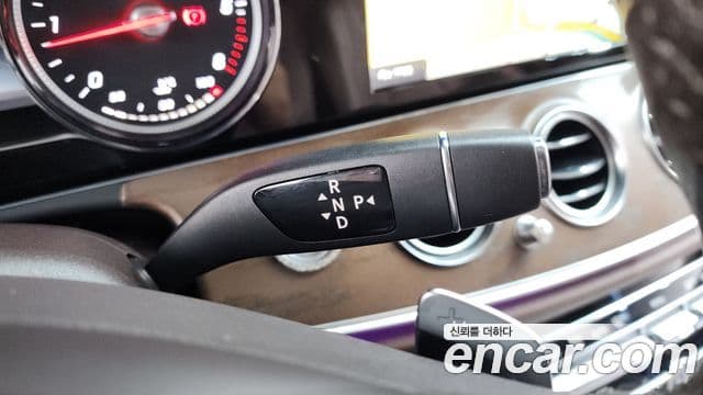 Mercedes-Benz E-Class 2018 — Şəkil 9/20