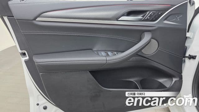 BMW X4 2025 — Photo 26/31