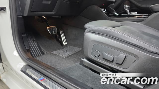 BMW X4 2025 — Photo 17/31
