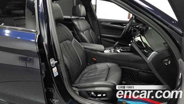 BMW 5 Series 2019 — фото 11 из 20