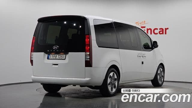 Hyundai Staria 2022 — ფოტო 2/20