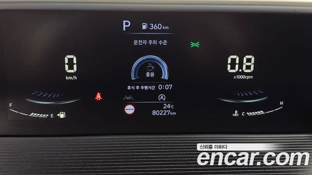 Hyundai Staria 2022 — ფოტო 8/20