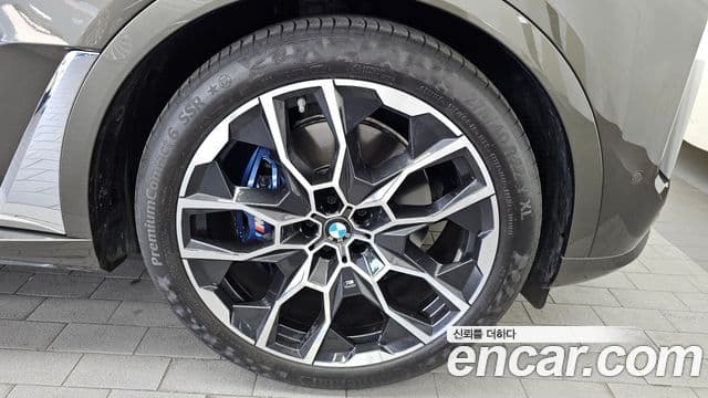 BMW X7 2025 — Photo 28/36