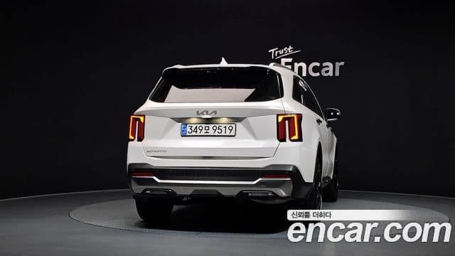 Kia Sorento 2023 — ფოტო 4/20
