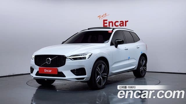 Volvo XC60 2020 — Фото 1/20