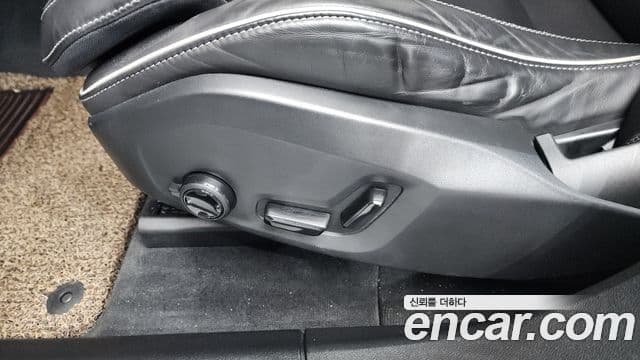 Volvo XC60 2020 — Photo 29/35