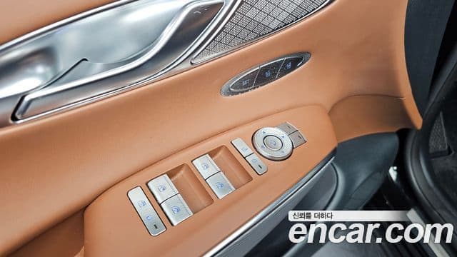 Genesis GV70 2023 — Şəkil 17/20