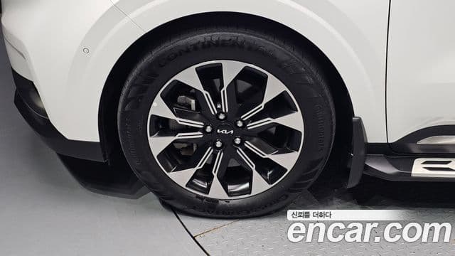 Kia Carnival 2023 — ფოტო 5/20