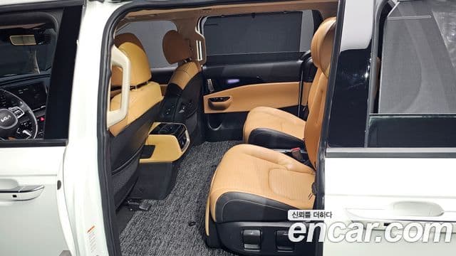 Kia Carnival 2023 — ფოტო 11/20