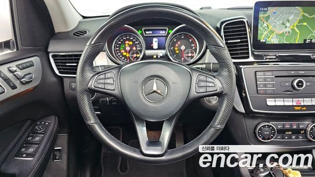 Mercedes-Benz GLE-Class 2018 — Şəkil 13/20