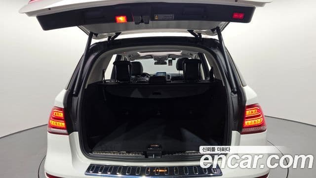 Mercedes-Benz GLE-Class 2018 — Şəkil 17/20