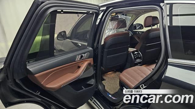 BMW X5 2021 — Photo 10/40