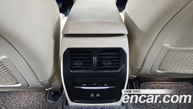BMW 3 Series 2022 — ფოტო 18/20