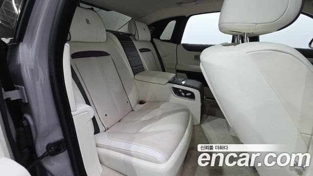 Rolls-Royce Ghost 2020 — ფოტო 12/20