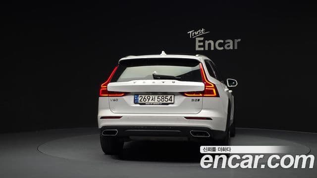 Volvo V60 Cross Country 2021 — ფოტო 4/20