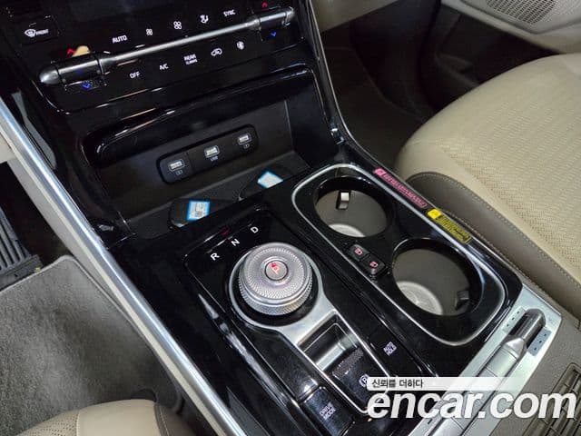 Kia Carnival 2021 — фото 8 из 14