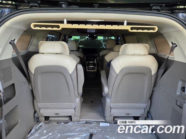 Kia Carnival 2021 — фото 11 из 14
