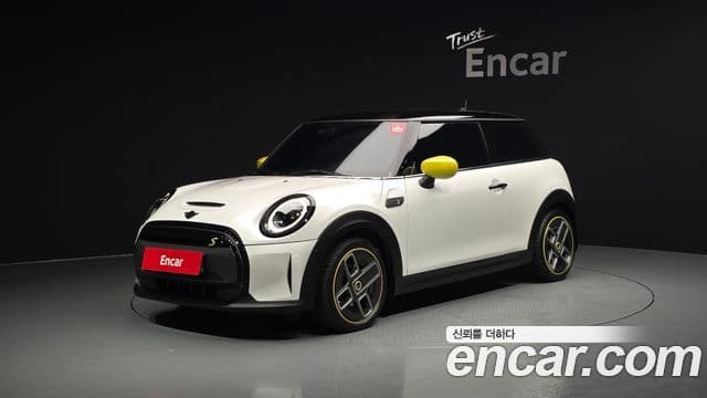 Mini Cooper Electric 2023 — ფოტო 24/38