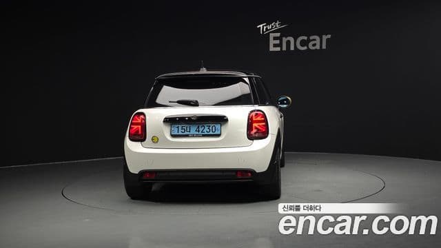 Mini Cooper Electric 2023 — ფოტო 34/38