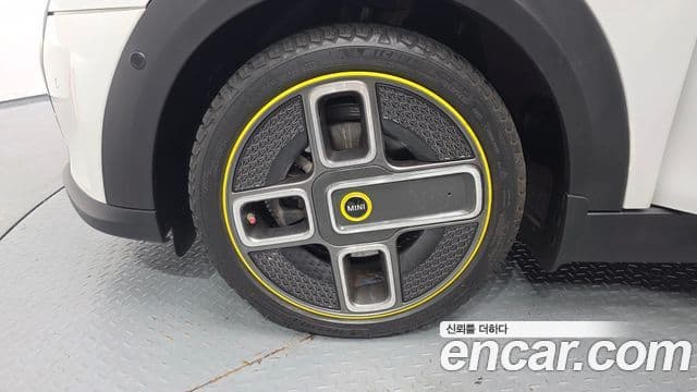 Mini Cooper Electric 2023 — ფოტო 38/38