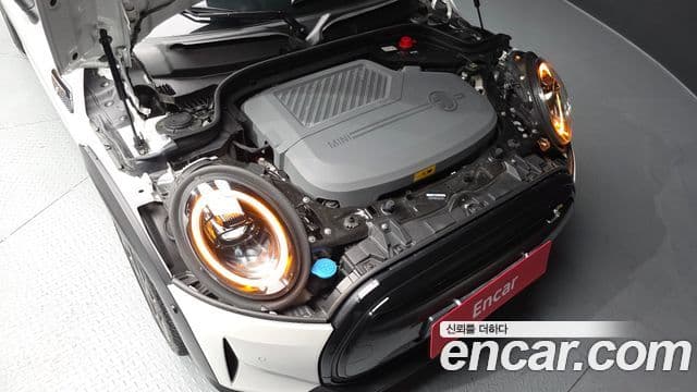 Mini Cooper Electric 2023 — ფოტო 32/38