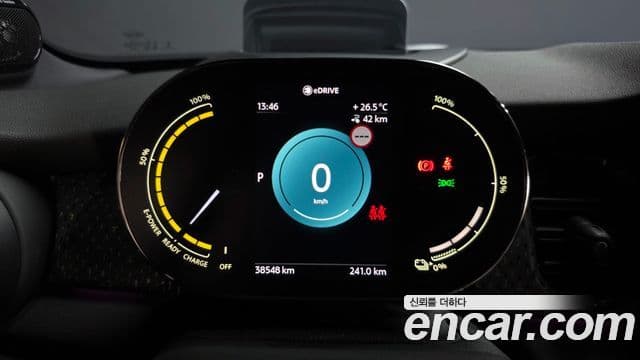 Mini Cooper Electric 2023 — ფოტო 21/38