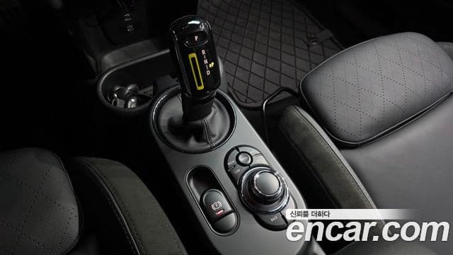 Mini Cooper Electric 2023 — ფოტო 8/38