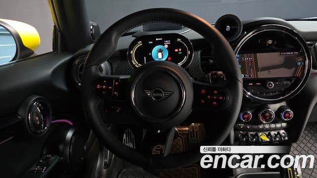 Mini Cooper Electric 2023 — ფოტო 18/38