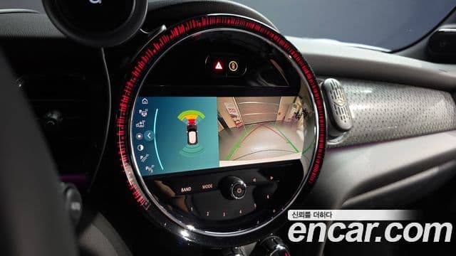 Mini Cooper Electric 2023 — ფოტო 25/38