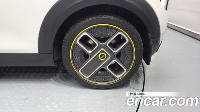 Mini Cooper Electric 2023 — ფოტო 20/38