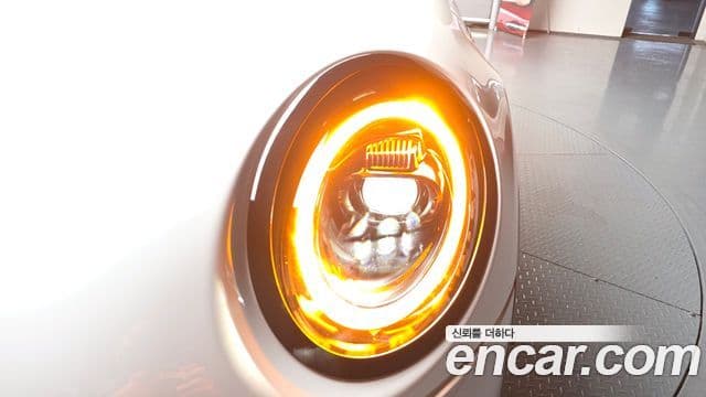 Mini Cooper Electric 2023 — ფოტო 6/38