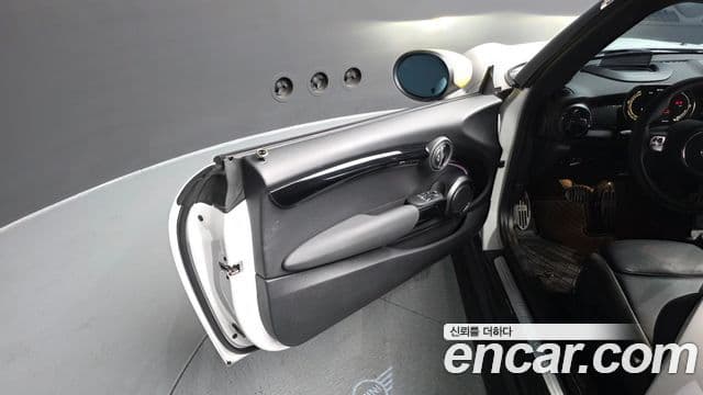Mini Cooper Electric 2023 — ფოტო 7/38