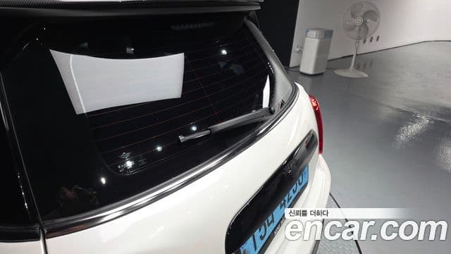 Mini Cooper Electric 2023 — ფოტო 31/38