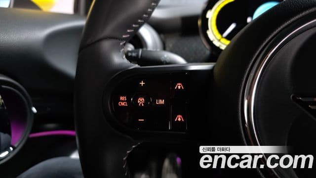 Mini Cooper Electric 2023 — ფოტო 22/38