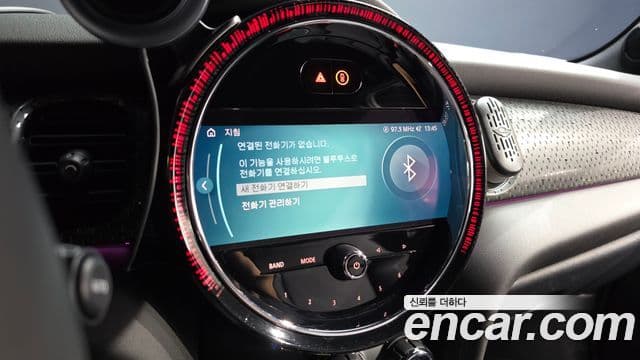 Mini Cooper Electric 2023 — ფოტო 11/38