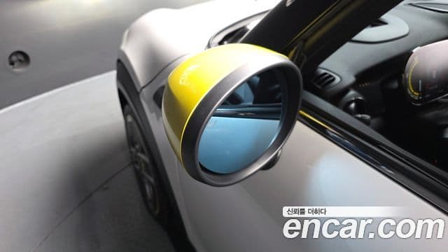 Mini Cooper Electric 2023 — ფოტო 13/38