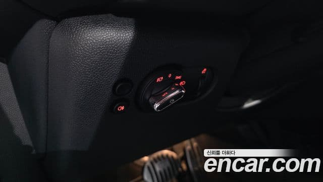 Mini Cooper Electric 2023 — ფოტო 37/38
